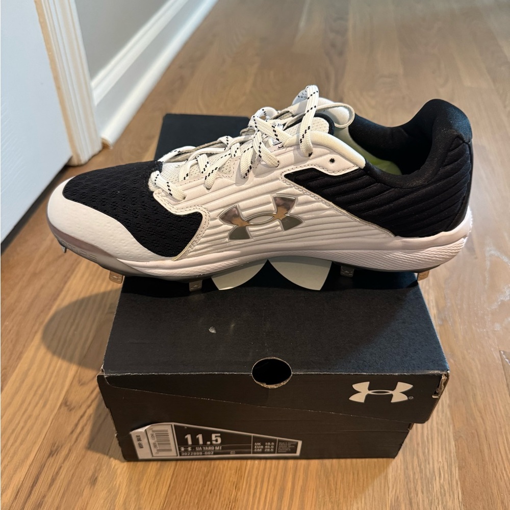 Under Armour Black/White Baseball Cleats